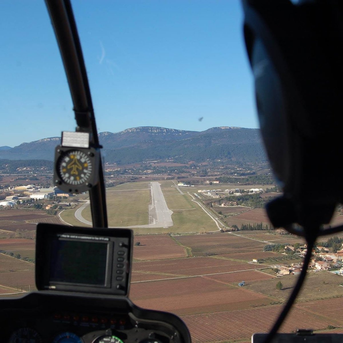 La piste d'Aix-les-Milles vue depuis le cockpit